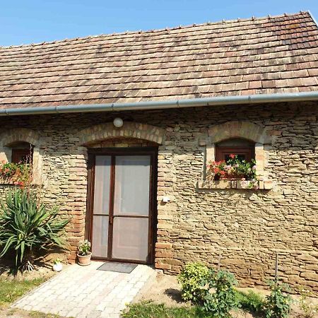 Kis Haz Apartman Zalacsány Exterior photo
