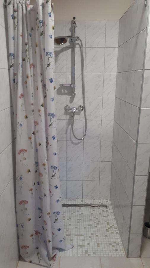 Kis Haz Apartman Zalacsány Exterior photo